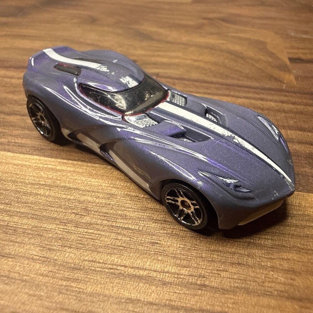 2014 Hot Wheels Velocita BDD03 Purple Race Car